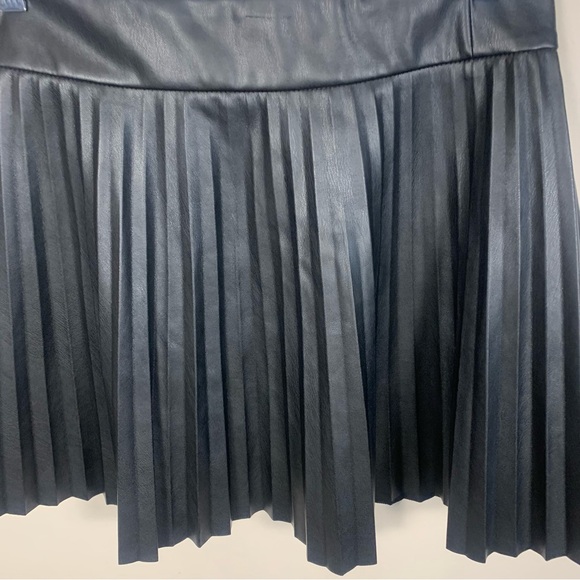 ZARA Vegan Faux Leather Side Gold Button Pleated Skirt - Picture 11 of 13